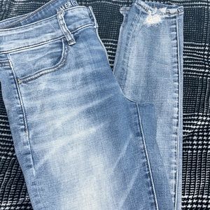American Eagle women’s 4 long jeans, super stretch.